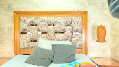 zoley  online show from October 2025 03:07:01 AM