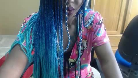 Snapshot of zooee_p chatting on February 2025 01:30:01 PM Zooe online show from February 2025 01:30:01 PM