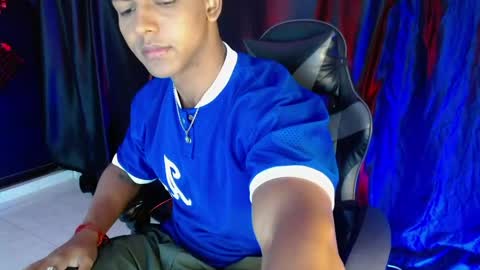 Snapshot of zoriel_derox chatting on June 2026 06:22:02 PM Zoriel online show from June 2026 06:22:02 PM