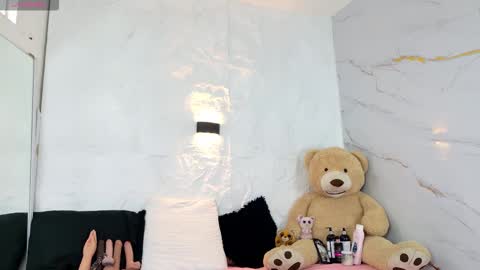 Snapshot of zorravioleta chatting on October 2025 12:04:02 PM Violeta online show from October 2025 12:04:02 PM