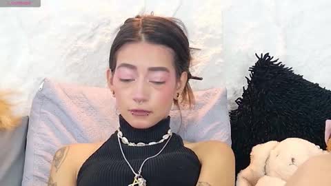 Snapshot of zorravioleta chatting on November 2025 04:51:01 PM Violeta online show from November 2025 04:51:01 PM