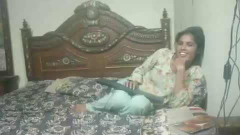 zoyakhan803 online show from September 2025 11:49:02 PM