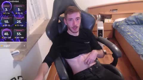 Snapshot of zuzmosfokafasz chatting on November 2025 10:19:01 PM Zuzmoe online show from November 2025 10:19:01 PM