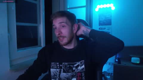 Snapshot of zuzmosfokafasz chatting on November 2025 09:16:01 PM Zuzmoe online show from November 2025 09:16:01 PM