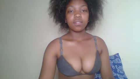 zyraelle_01 online show from April 2026 08:02:02 AM