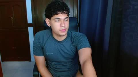 Snapshot of zyrosxk chatting on April 2026 06:27:01 AM antonio felipe online show from April 2026 06:27:01 AM