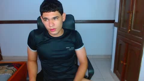 Snapshot of zyrosxk chatting on May 2026 08:01:01 AM antonio felipe online show from May 2026 08:01:01 AM