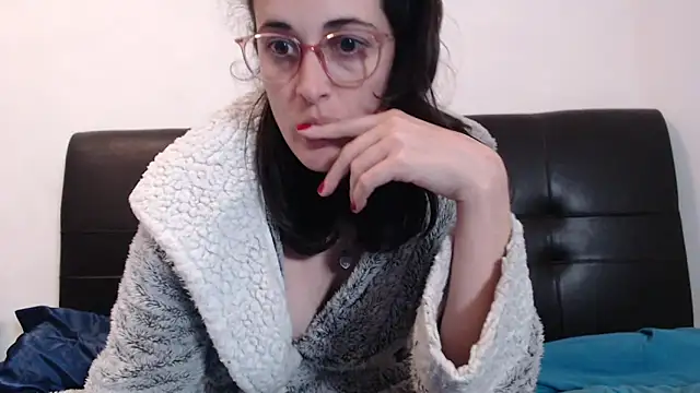 Lunaabbey online show from January 2025 07:23:01 PM