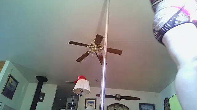 Starla Quivers online show from November 2025 11:48:01 PM