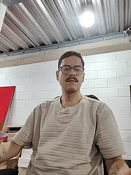 Snapshot of AndyHepburn chatting on October 2025 02:40:01 PM AndyHepburn online show from October 2025 02:40:01 PM