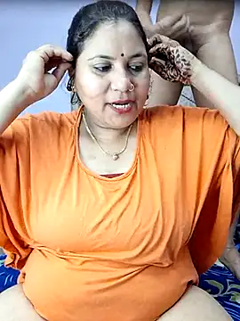 MOM-SUN-COUPLE online show from February 2025 07:13:01 PM