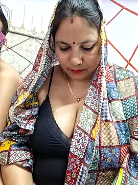 MOM-SUN-COUPLE online show from March 2025 08:10:02 PM