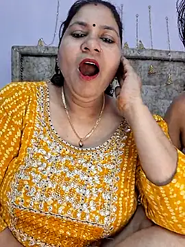 MOM-SUN-COUPLE online show from March 2025 05:07:02 PM