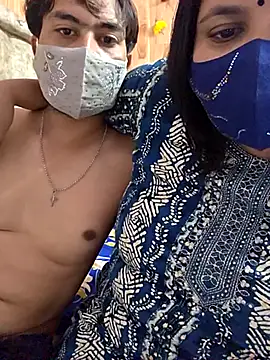 MOM-SUN-COUPLE online show from September 2025 05:13:01 PM