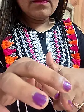 MOM-SUN-COUPLE online show from April 2026 10:09:02 AM