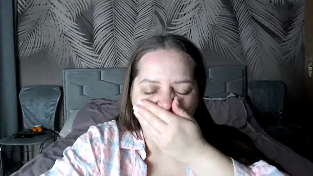 uliastar online show from December 2025 07:06:02 AM