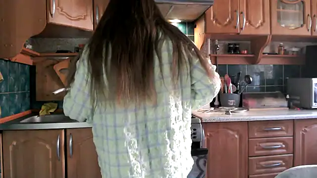 uliastar online show from April 2026 06:44:01 AM