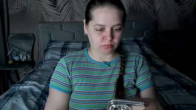 uliastar online show from April 2026 06:20:02 AM