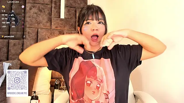 Snapshot of Petit-Rosse chatting on February 2025 06:06:01 AM Petit-Rosse online show from February 2025 06:06:01 AM