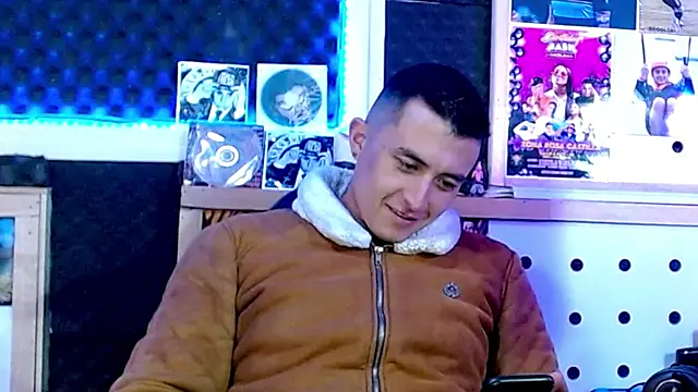 Snapshot of Darko0717 chatting on March 2025 08:44:02 PM Darko0717 online show from March 2025 08:44:02 PM