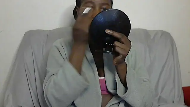 sluttylaura21 online show from March 2025 12:01:02 AM