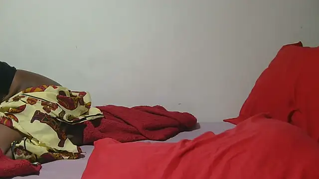 sluttylaura21 online show from September 2025 04:52:01 PM