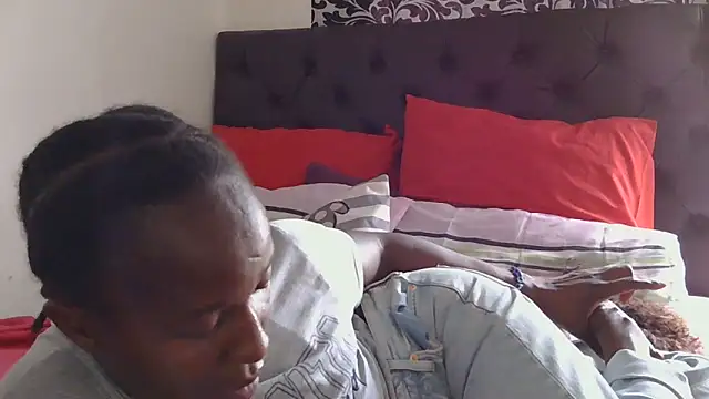 sluttylaura21 online show from November 2025 01:22:02 PM