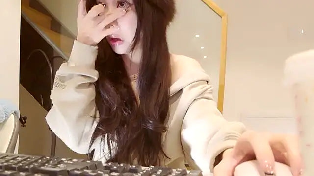 Snapshot of Serena-AU chatting on January 2025 02:13:01 PM Serena-AU online show from January 2025 02:13:01 PM