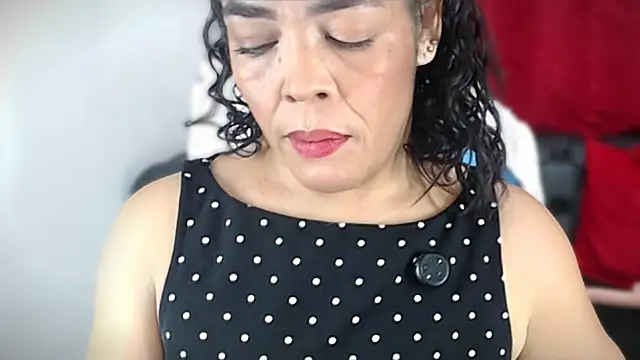 Abril Beltran  online show from October 2025 10:30:01 PM