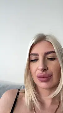 Mia Roxie online show from April 2026 04:46:01 AM