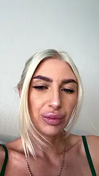 Snapshot of Mia_Roxie chatting on July 2026 03:13:01 AM Mia Roxie online show from July 2026 03:13:01 AM