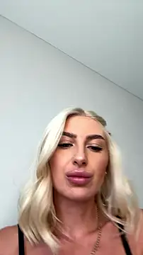 Snapshot of Mia_Roxie chatting on July 2026 02:38:01 AM Mia Roxie online show from July 2026 02:38:01 AM