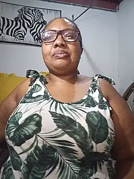 Snapshot of YELLOW_BONE chatting on June 2026 09:02:01 PM YELLOW BONE online show from June 2026 09:02:01 PM