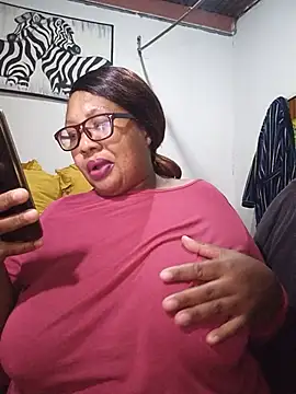 Snapshot of YELLOW_BONE chatting on July 2026 07:43:01 PM YELLOW BONE online show from July 2026 07:43:01 PM