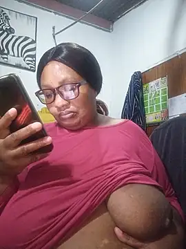 Snapshot of YELLOW_BONE chatting on July 2026 08:33:02 PM YELLOW BONE online show from July 2026 08:33:02 PM