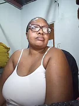 Snapshot of YELLOW_BONE chatting on July 2026 09:19:02 PM YELLOW BONE online show from July 2026 09:19:02 PM
