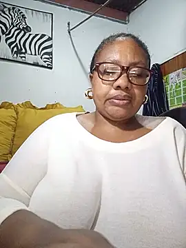 Snapshot of YELLOW_BONE chatting on July 2026 08:55:01 PM YELLOW BONE online show from July 2026 08:55:01 PM