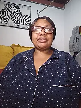Snapshot of YELLOW_BONE chatting on July 2026 11:13:02 PM YELLOW BONE online show from July 2026 11:13:02 PM