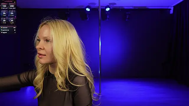 Snapshot of Masha_2002 chatting on May 2026 01:22:02 AM Masha 2002 online show from May 2026 01:22:02 AM