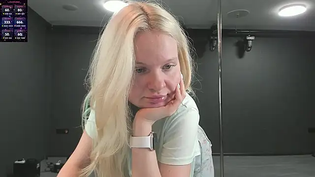 Snapshot of Masha_2002 chatting on May 2026 10:14:02 PM Masha 2002 online show from May 2026 10:14:02 PM