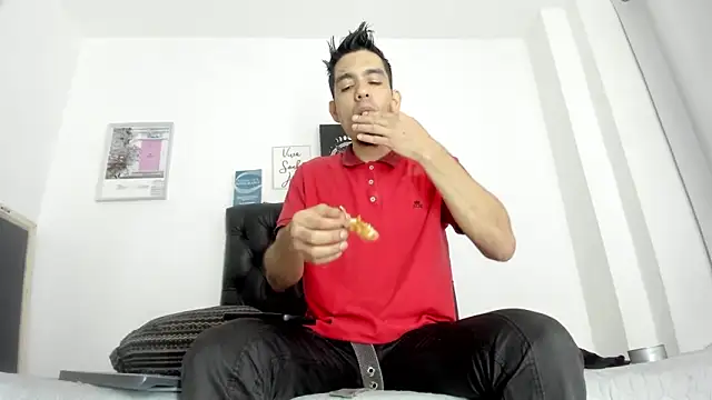 JohanyLatino online show from March 2025 04:00:02 PM