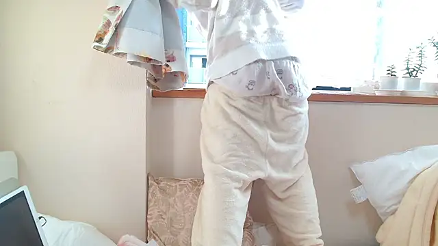 Snapshot of liliyRiSAcha-n chatting on February 2026 06:45:02 AM liliyRiSAcha-n online show from February 2026 06:45:02 AM