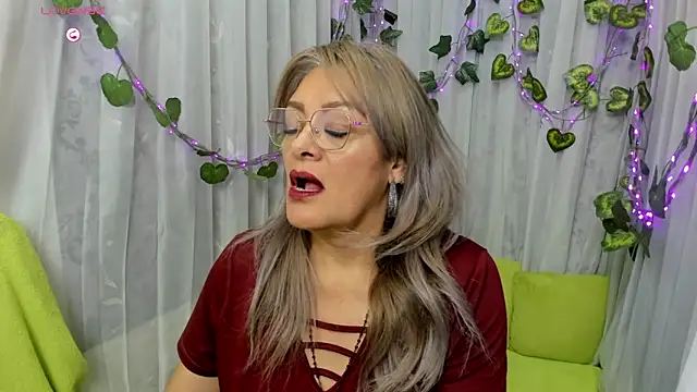 Snapshot of RebeccaThompson chatting on November 2025 05:11:01 AM RebeccaThompson online show from November 2025 05:11:01 AM