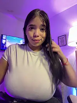 Snapshot of tati_reyess chatting on April 2026 11:09:01 AM tati reyess online show from April 2026 11:09:01 AM