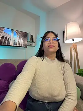 Snapshot of tati_reyess chatting on April 2026 12:18:02 PM tati reyess online show from April 2026 12:18:02 PM