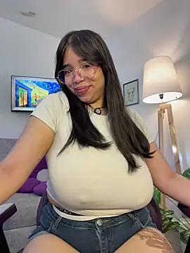 Snapshot of tati_reyess chatting on May 2026 12:44:02 PM tati reyess online show from May 2026 12:44:02 PM