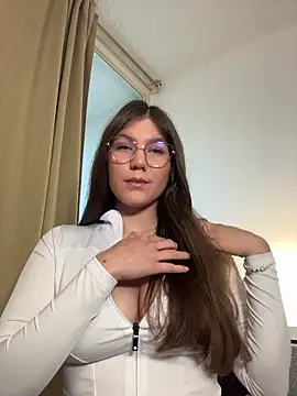 AmelieLaurent  online show from December 2025 03:41:01 PM