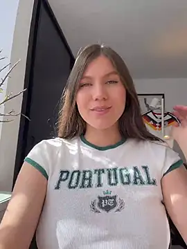 Snapshot of AmelieLaurent_ chatting on June 2026 08:29:02 PM AmelieLaurent online show from June 2026 08:29:02 PM