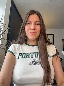 Snapshot of AmelieLaurent_ chatting on July 2026 04:58:01 PM AmelieLaurent online show from July 2026 04:58:01 PM