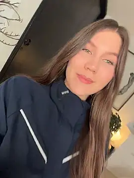 Snapshot of AmelieLaurent_ chatting on July 2026 01:37:01 AM AmelieLaurent online show from July 2026 01:37:01 AM